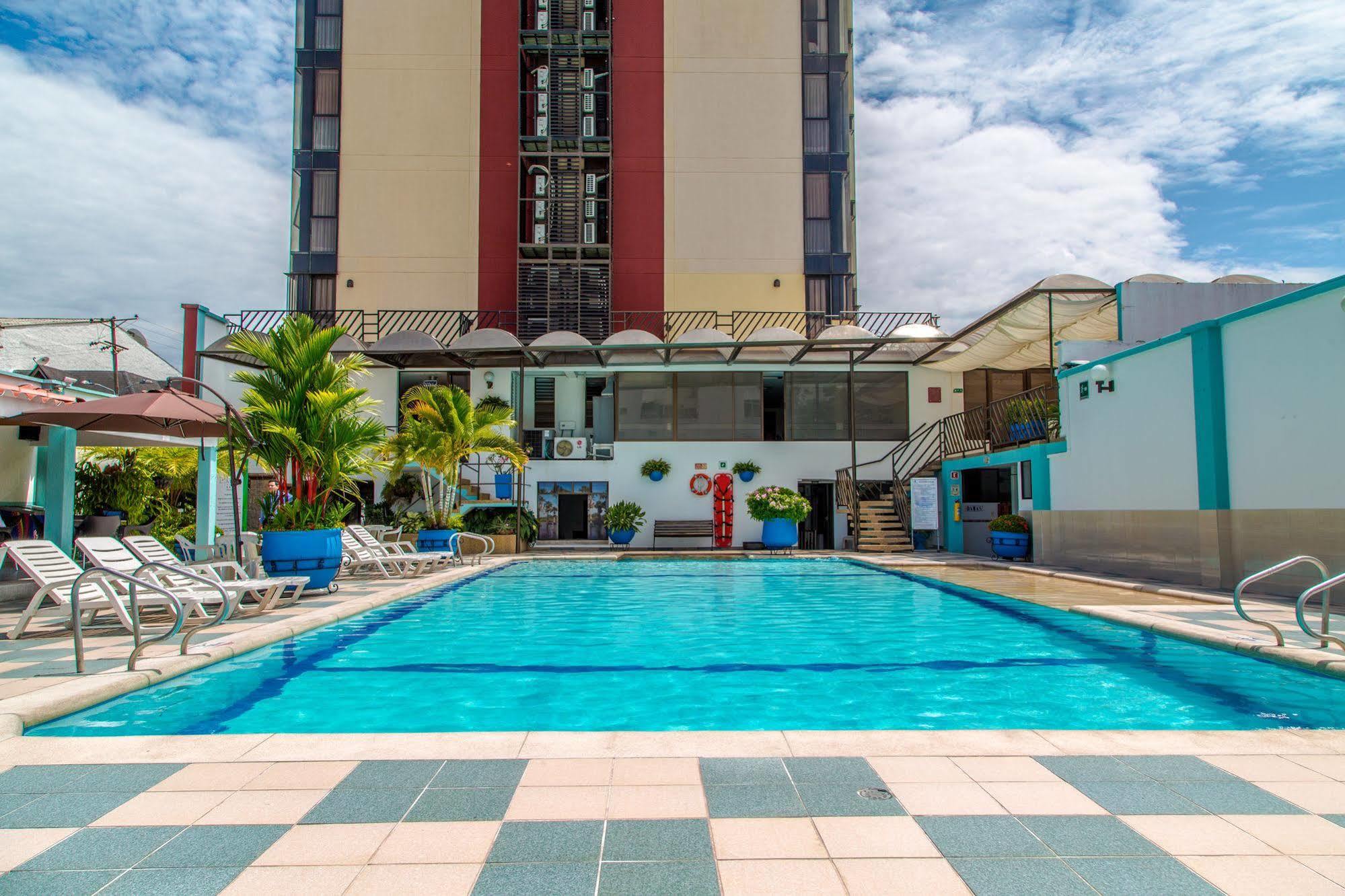 Hotel Don Lolo ビリャビセンシオ エクステリア 写真